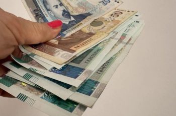 Пенсионерка: До Нова година изхарчваме левовете, после започваме