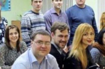На срещата на випуска 20 години по-късно, учителка попита: Е Павка, как си изкарваш прехраната, чистач ли стана? Павел отговори така, че всички зяпнаха