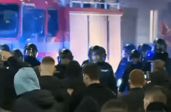 София гори, кръв се лее! Полицаите отвърнаха на атаката, потрошени патрулки и пожарни, страшно е! На живо