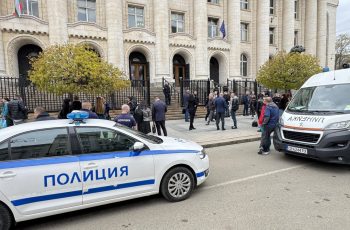 Паника в сърцето на София: Съдебната палата евакуирана заради бомбена заплаха